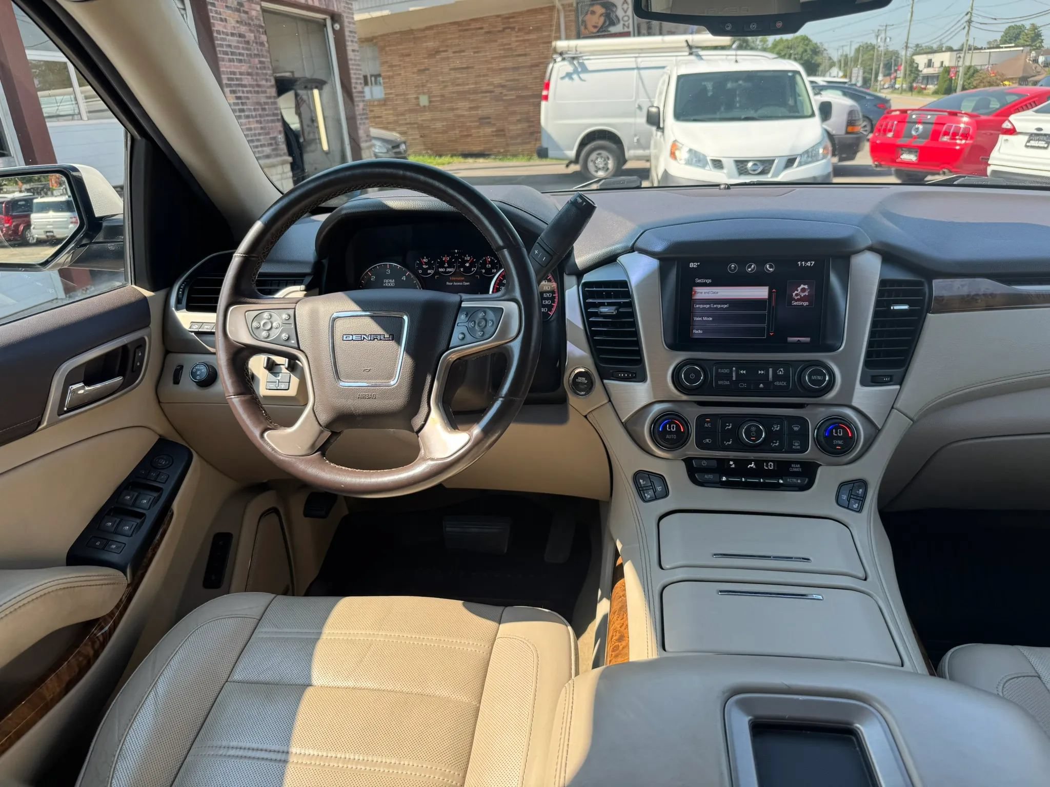 Used 2015 GMC Yukon Denali w/ Touring Package AWD/4WD image 45