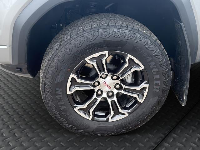 Used 2025 GMC Canyon AT4 w/ AT4 Premium Package AWD/4WD image 40