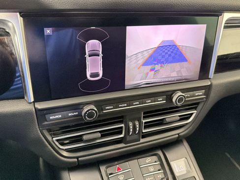 Certified 2021 Porsche Macan image 25