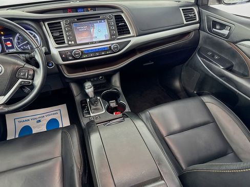 Used 2018 Toyota Highlander XLE image 32
