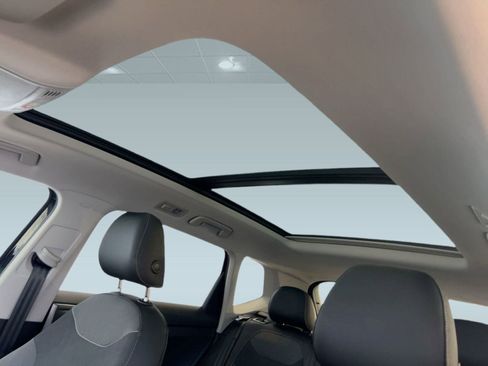 New 2026 Volkswagen Taos SE image 16