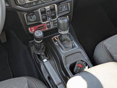 Used 2026 Jeep Gladiator Mojave AWD/4WD image 14