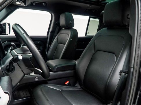 Used 2025 Land Rover Defender 110 S image 36