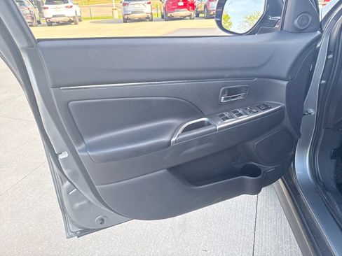 Used 2025 Mitsubishi Outlander Sport SE image 12