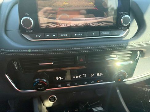 Used 2022 Nissan Rogue SV FWD image 7