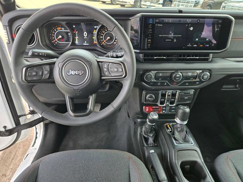 Used 2026 Jeep Wrangler Unlimited Rubicon AWD/4WD image 10