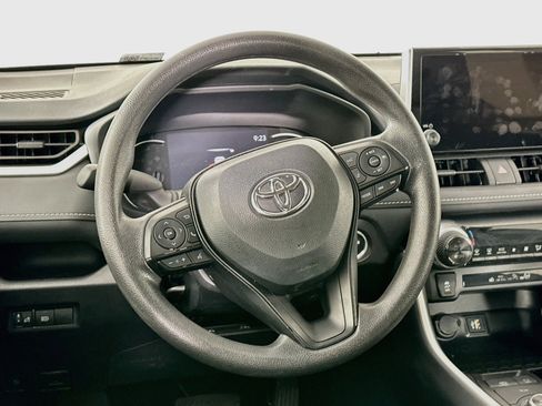 Used 2025 Toyota RAV4 XLE AWD/4WD image 18