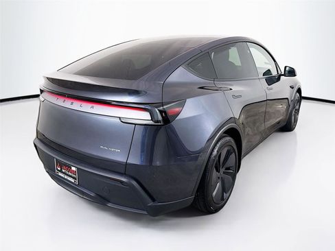 Used 2026 Tesla Model Y Long Range image 7