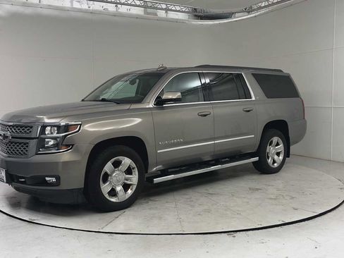 Used 2018 Chevrolet Suburban LT w/ LT Signature Package AWD/4WD image 6