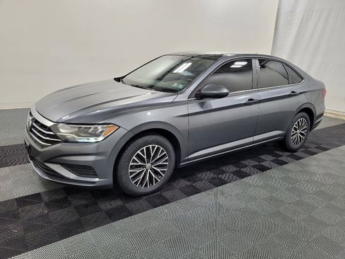 Used 2020 Volkswagen Jetta SE w/ SE Cold Weather Package FWD image 2