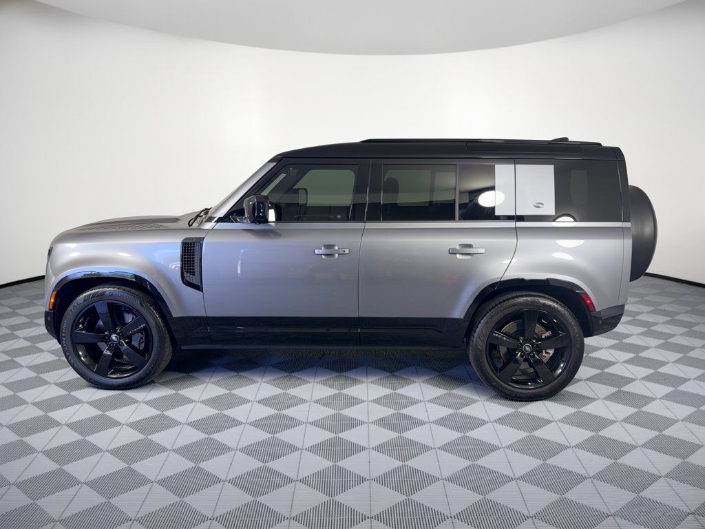 Used 2024 Land Rover Defender 110 X-Dynamic SE AWD/4WD image 2