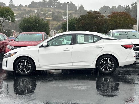 Used 2024 Nissan Sentra SV image 6