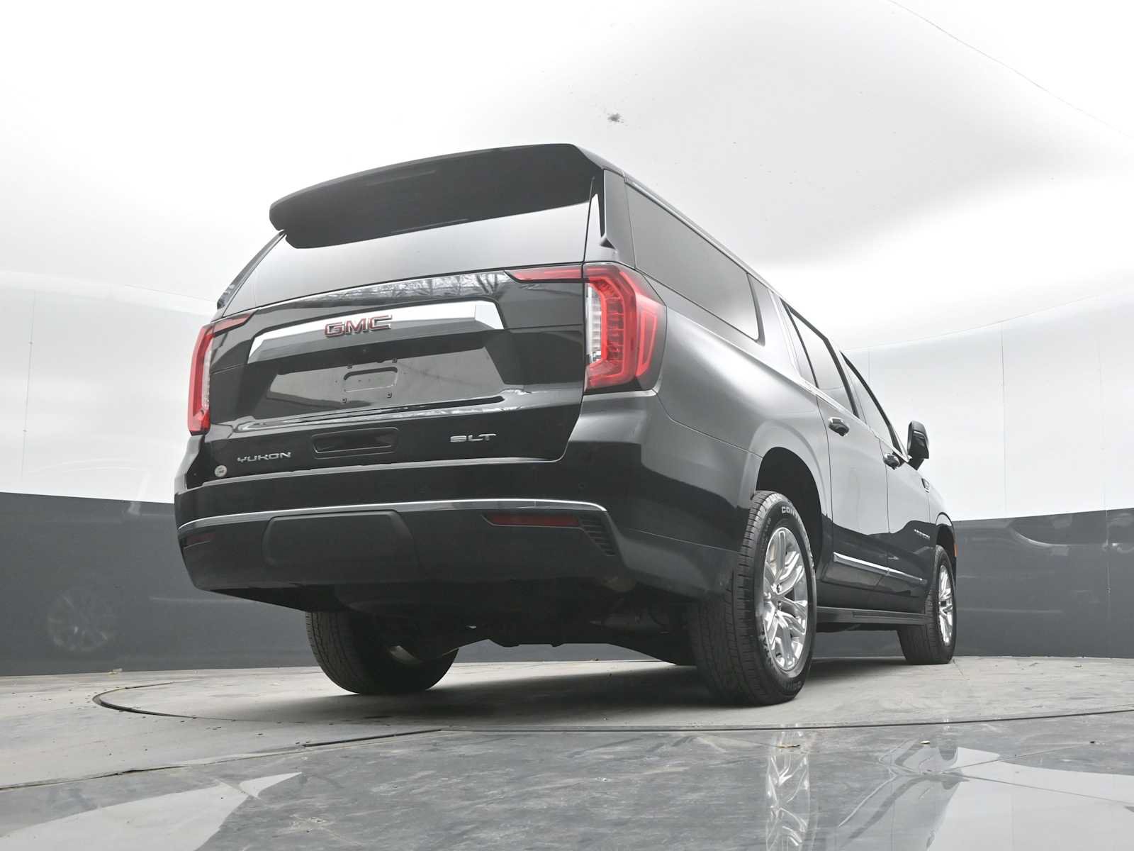 Used 2024 GMC Yukon XL SLT w/ SLT Luxury Package AWD/4WD image 48