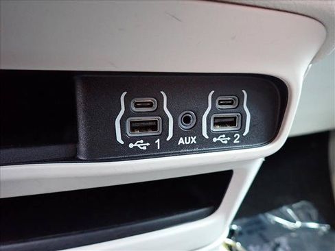 Used 2022 Chrysler Voyager LX FWD image 19