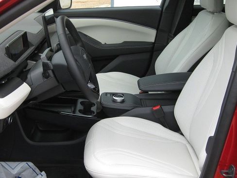 Used 2023 Ford Mustang Mach-E Premium image 11