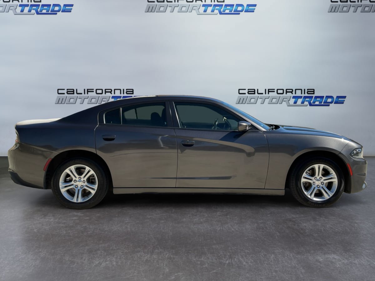 Used 2022 Dodge Charger SXT RWD image 4