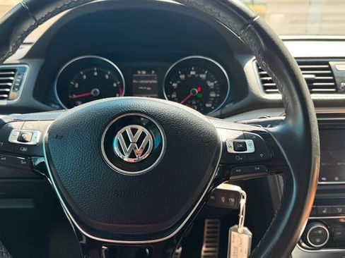 Used 2018 Volkswagen Passat 2.0T R-Line w/ R-Line Lighting Package FWD image 9