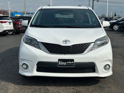 Used 2017 Toyota Sienna SE Premium w/ Protection Package image 2