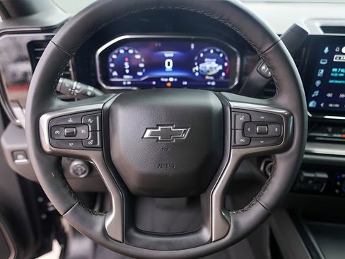 Used 2025 Chevrolet Silverado 2500 ZR2 w/ Technology Package AWD/4WD image 17