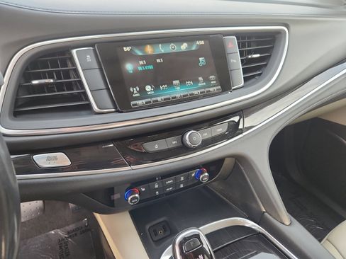 Used 2019 Buick Enclave Essence image 13