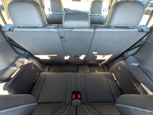 Used 2023 Volkswagen Tiguan SE R-Line image 30