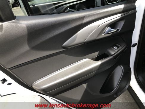 Used 2021 Chevrolet TrailBlazer LT FWD image 16