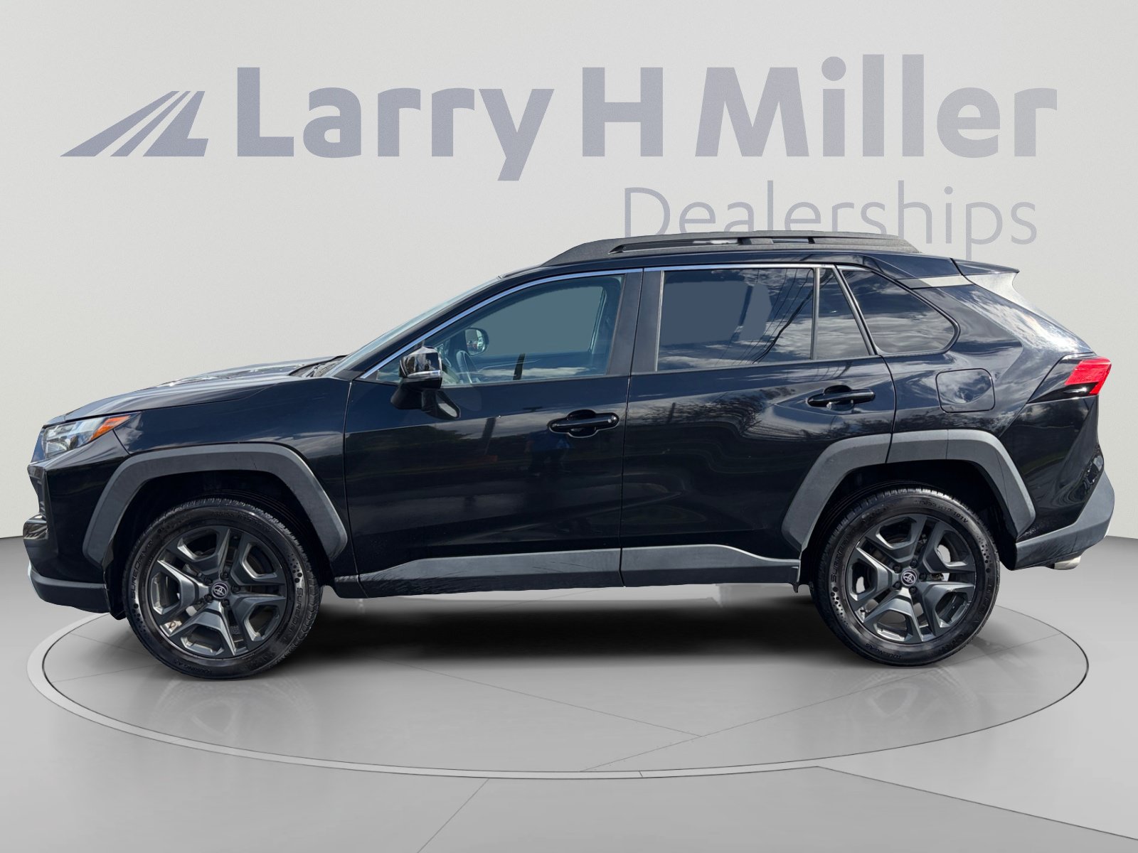 Used 2024 Toyota RAV4 Adventure AWD/4WD image 2