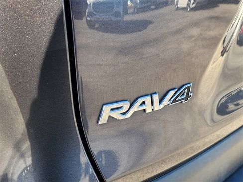 Used 2019 Toyota RAV4 LE image 7