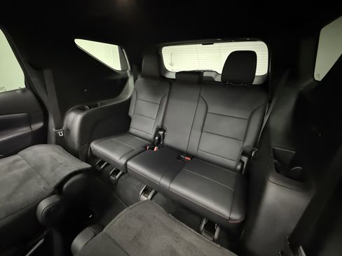 Used 2024 Chevrolet Traverse RS image 31