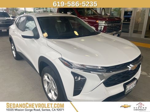 Used 2024 Chevrolet Trax LS w/ LS Convenience Package image 1