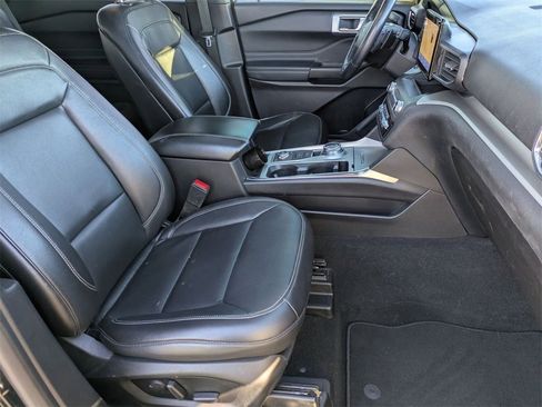 Used 2020 Ford Explorer XLT w/ Equipment Group 202A image 21