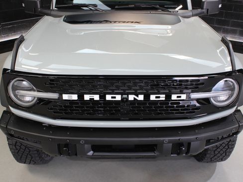 Used 2022 Ford Bronco Wildtrak image 7
