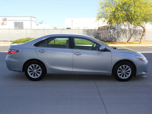 Used 2016 Toyota Camry LE image 7