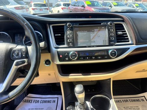 Used 2016 Toyota Highlander Limited w/ Driver Technology Package AWD/4WD image 18