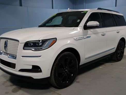 Used 2024 Lincoln Navigator Reserve image 31