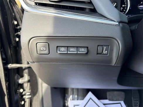 Used 2024 Buick Enclave Premium image 12