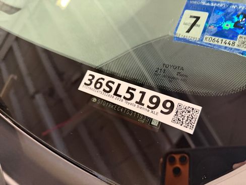 Certified 2026 Toyota Sienna XLE FWD image 33