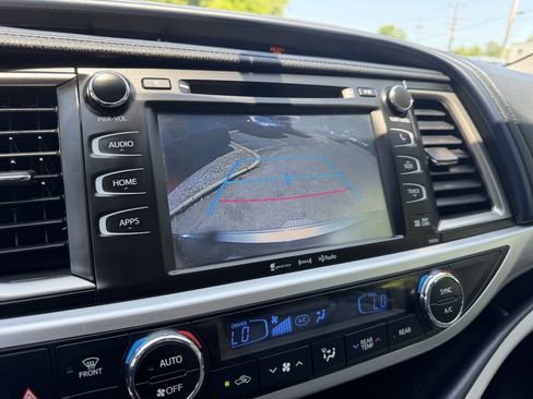 Used 2016 Toyota Highlander XLE AWD/4WD image 17