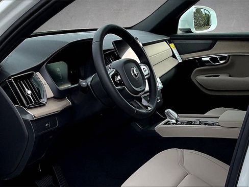New 2026 Volvo XC90 B6 Plus w/ Protection Package Premier image 7