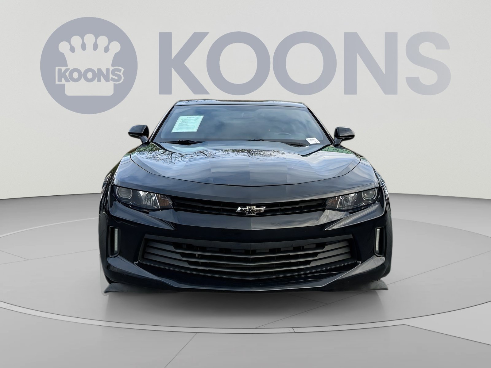 Used 2018 Chevrolet Camaro LT RWD image 4