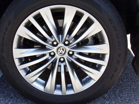Used 2024 Toyota Highlander AWD image 18