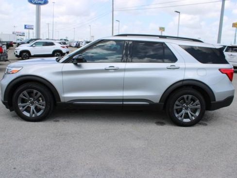 Used 2023 Ford Explorer XLT w/ Equipment Group 202A RWD image 10