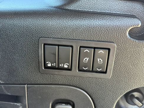 Used 2019 GMC Yukon XL SLT AWD/4WD image 36