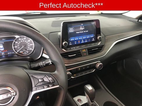 Used 2025 Nissan Altima 2.5 SV FWD image 3