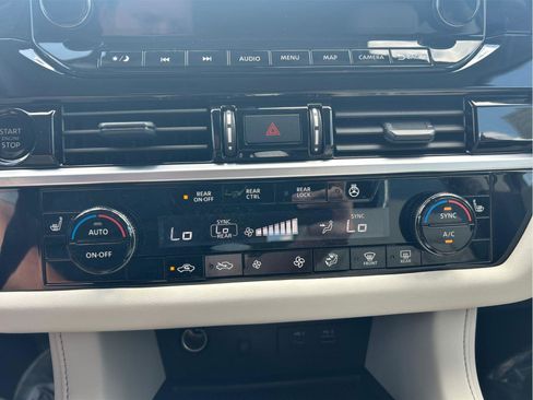 New 2025 Nissan Pathfinder SL w/ Black Appearance Package image 19