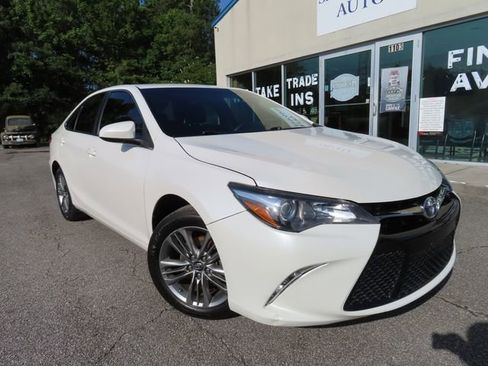 Used 2016 Toyota Camry SE FWD image 1