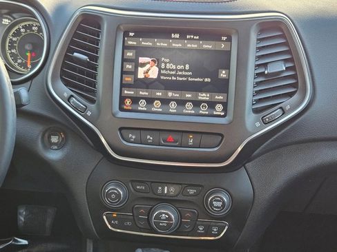 Used 2019 Jeep Cherokee Trailhawk image 16