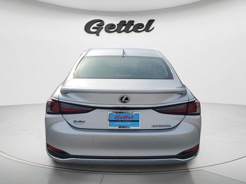 Used 2019 Lexus ES 300h Ultra Luxury w/ Accessory Package 2 image 5