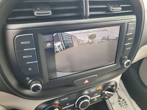 Used 2025 Kia Soul LX FWD image 13