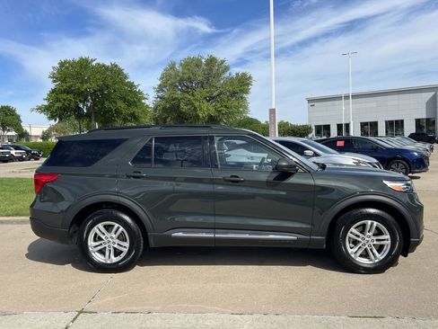 Used 2023 Ford Explorer XLT w/ Equipment Group 202A image 3
